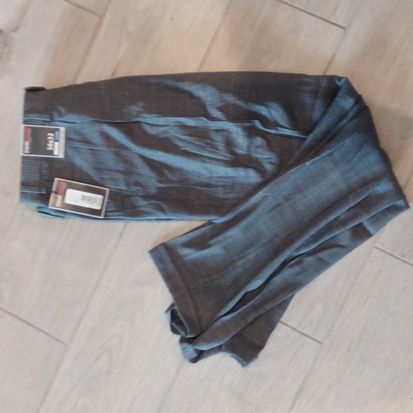 Travelsmart Roundtree Yorke Men's pleated dress pants New